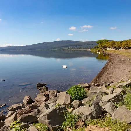 La Luna Sul Lago Trevignano Romano