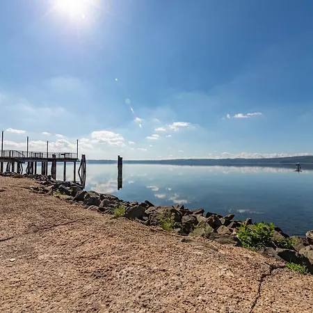 La Luna Sul Lago